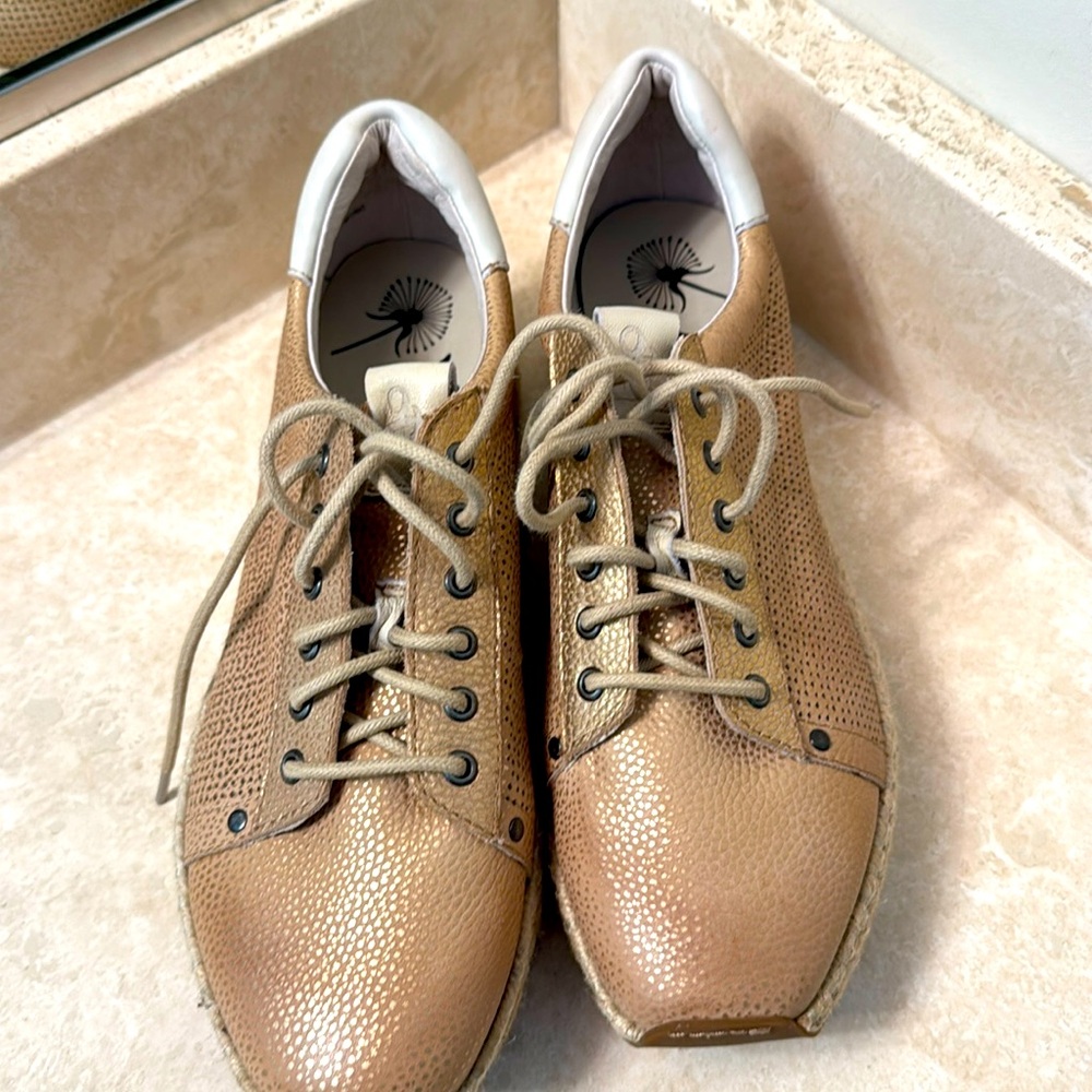 OBT tie shoe- womens size 10.